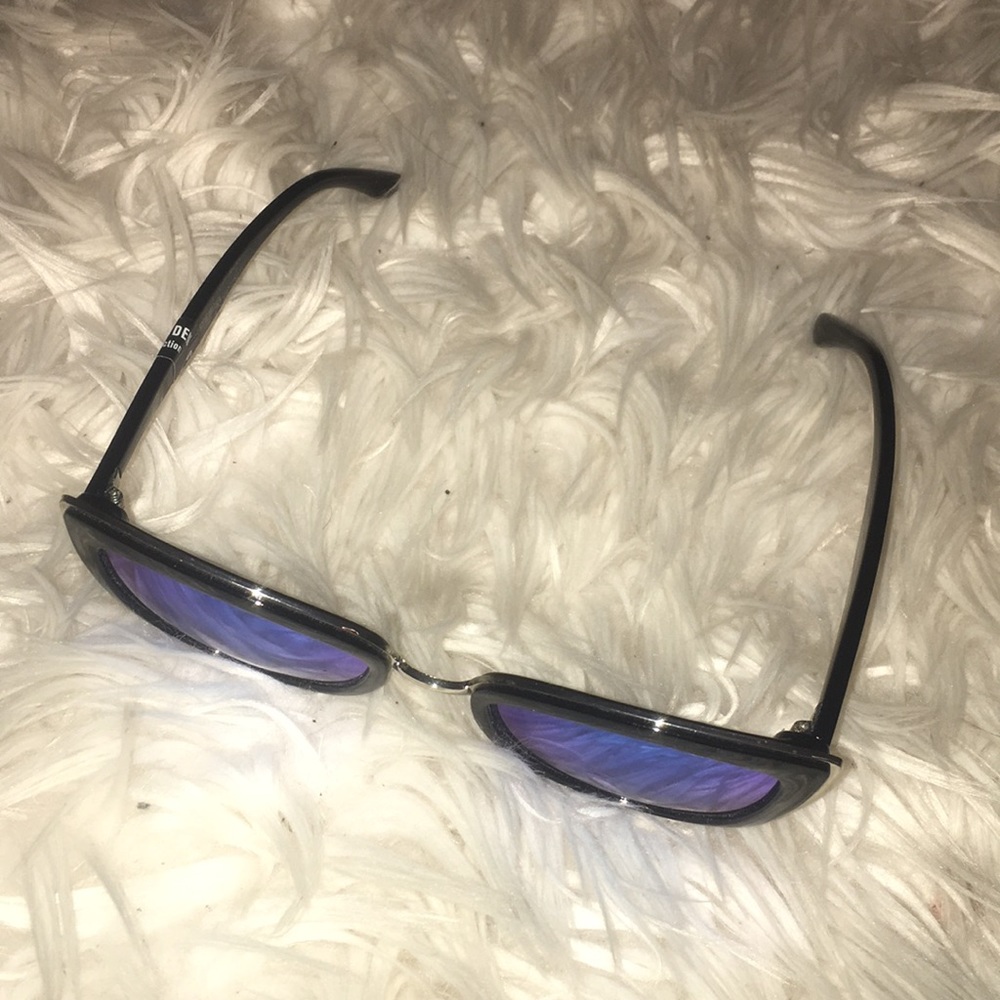 Sunglasses - Picture 2 of 3